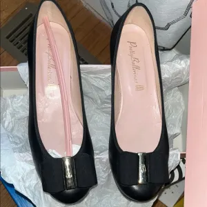 Pretty Ballerinas Black block heel Pumps