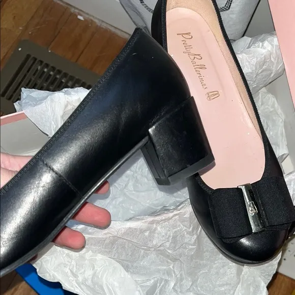Pretty Ballerinas Black block heel Pumps