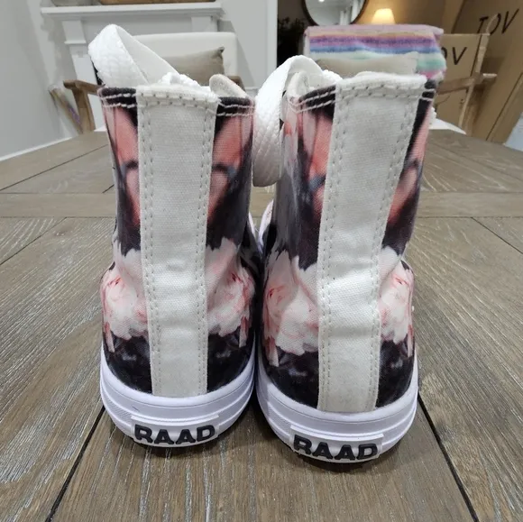 RAAD Shop CUTY PINK ROSES SKULL Sneakers, Women's size 7.5