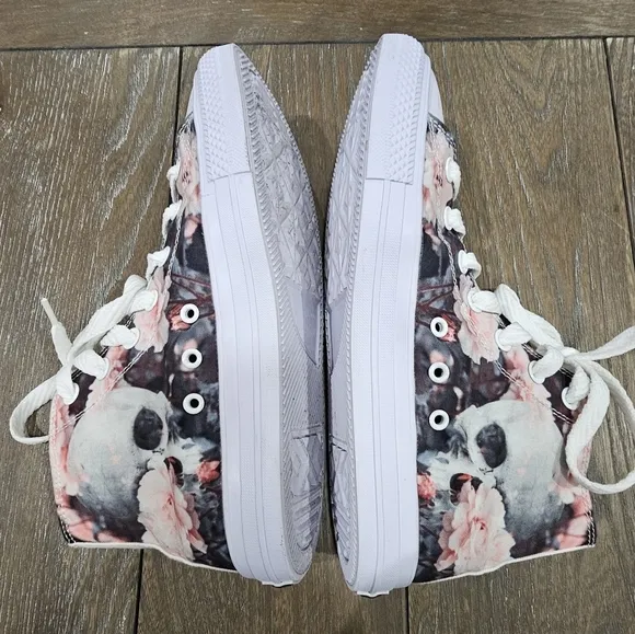 RAAD Shop CUTY PINK ROSES SKULL Sneakers, Women's size 7.5