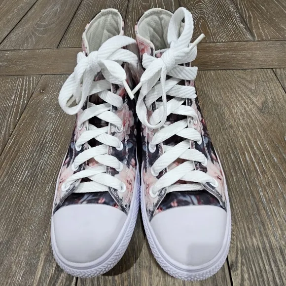 RAAD Shop CUTY PINK ROSES SKULL Sneakers, Women's size 7.5