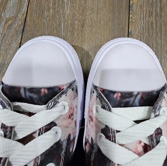 RAAD Shop CUTY PINK ROSES SKULL Sneakers, Women's size 7.5