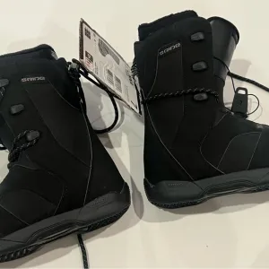 Ride x Donna Black Snow Boots