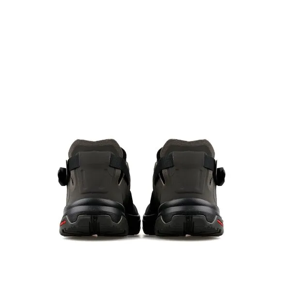 SALOMON TECH AMPHIB 4 HIKING SHOES FOR MEN SNEAKER, BLACK/BELUGA/CASTOR GRA