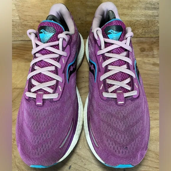 Saucony Triumph 19 Womens Sz 11.5 Running Shoes Sneakers Razzle Blaze S10678-30