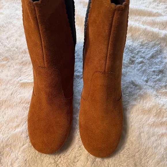 See By Chloe Brown and Black Ankle Boots Chelsea Style