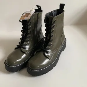 Sincerely Jules Harley Vegan Leather Olive Green Combat Boots Size 6.5 P3HA260P