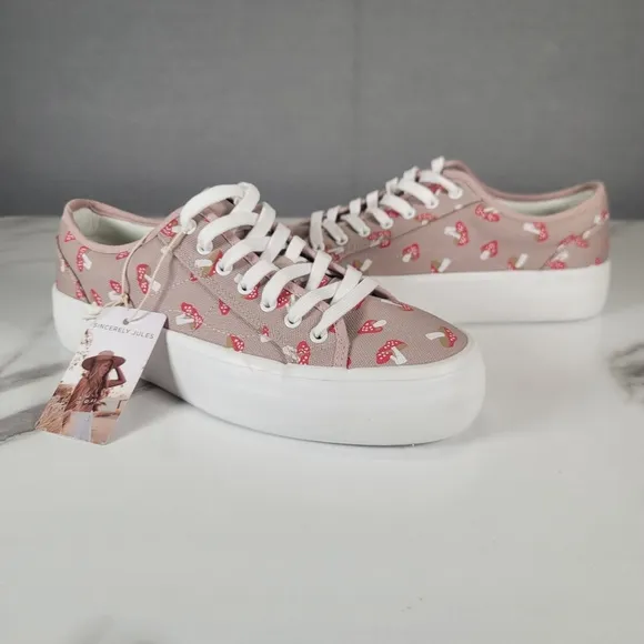 Sincerely Jules Women’s Mushroom Sneakers Size 9 Low Top Shoes