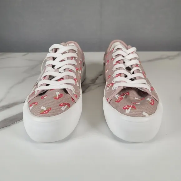 Sincerely Jules Women’s Mushroom Sneakers Size 9 Low Top Shoes