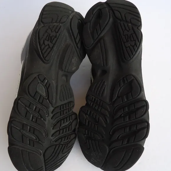 SIZE 3.5 Y. UNDER ARMOUR kid's running training sneakers shoes.