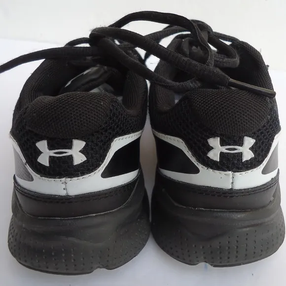 SIZE 3.5 Y. UNDER ARMOUR kid's running training sneakers shoes.