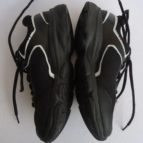 SIZE 3.5 Y. UNDER ARMOUR kid's running training sneakers shoes.