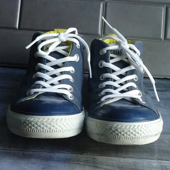 SIZE 5.5. Converse All Stars high top sneakers shoes.