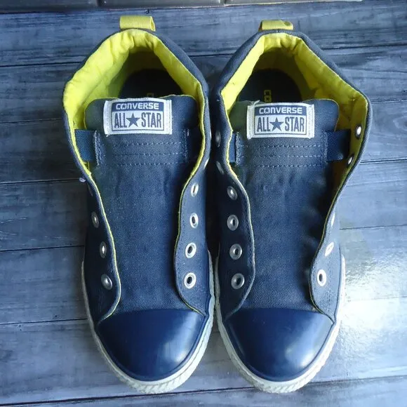 SIZE 5.5. Converse All Stars high top sneakers shoes.
