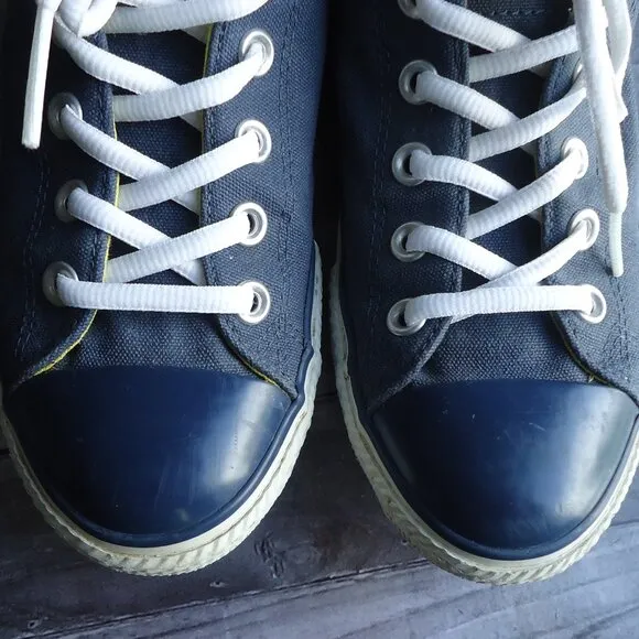 SIZE 5.5. Converse All Stars high top sneakers shoes.