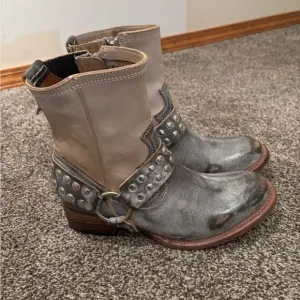 Size 6 freebird Ramones