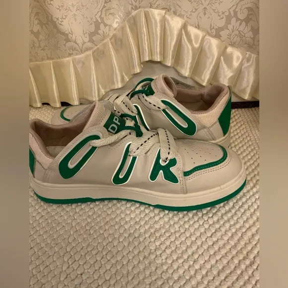 SKATE SHOES