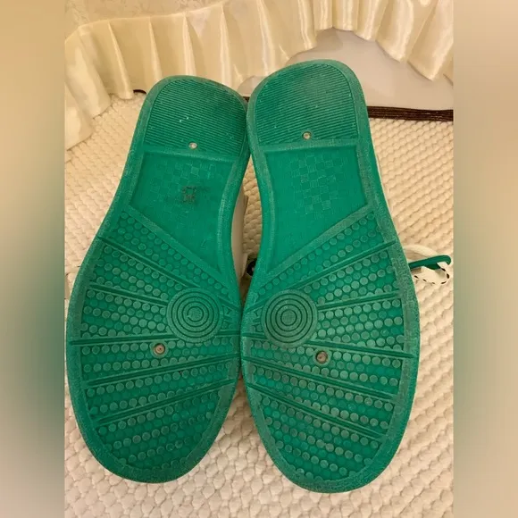 SKATE SHOES
