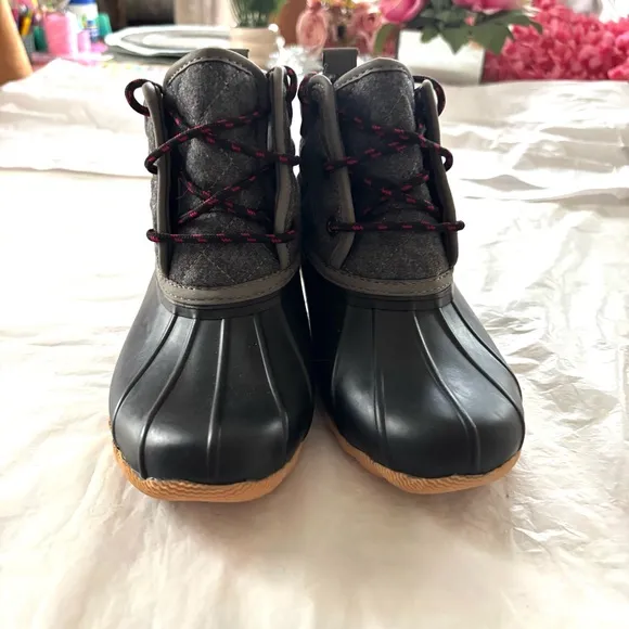 Skechers Arch Fit Pond Lil Puddles Boots Black Gray SZ 6 Y NWOT