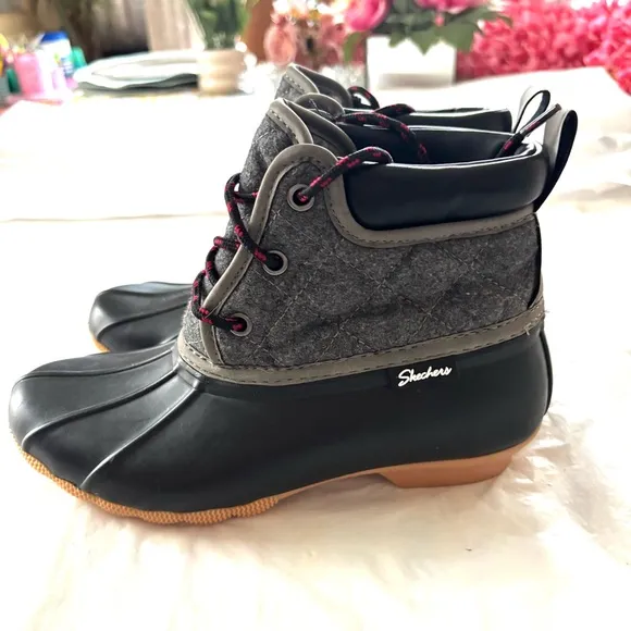Skechers Arch Fit Pond Lil Puddles Boots Black Gray SZ 6 Y NWOT
