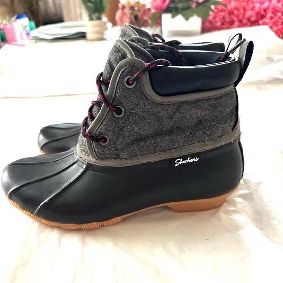 Skechers Arch Fit Pond Lil Puddles Boots Black Gray SZ 6 Y NWOT