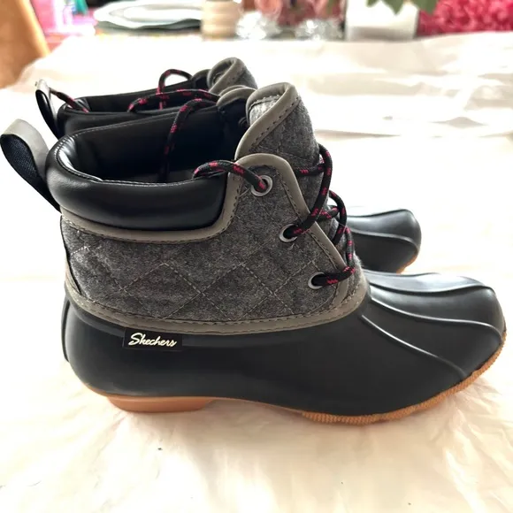 Skechers Arch Fit Pond Lil Puddles Boots Black Gray SZ 6 Y NWOT