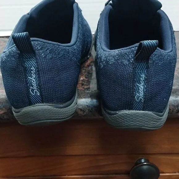 Sketchers &quot;Breathe Easy&quot; Step in Comfort Shoes...EUC...Size 8.5
