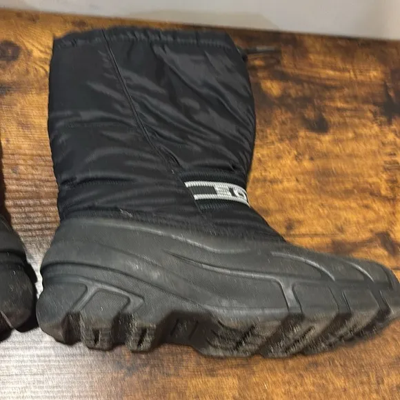 Sorel Black Insulated Snow Boots men size 7 flawed