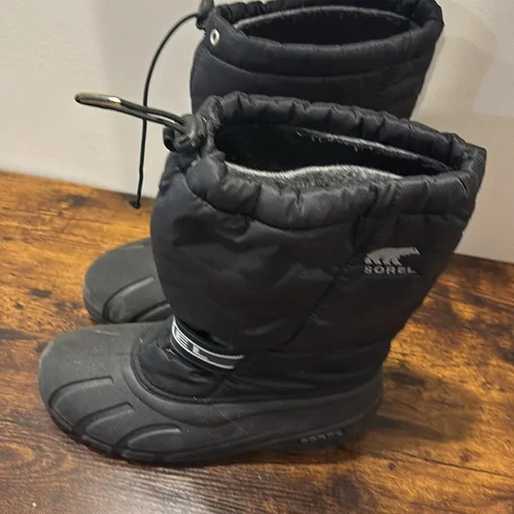 Sorel Black Insulated Snow Boots men size 7 flawed