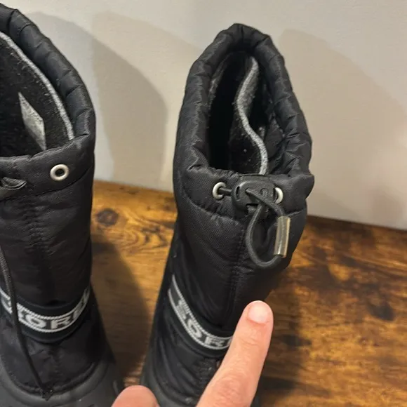 Sorel Black Insulated Snow Boots men size 7 flawed