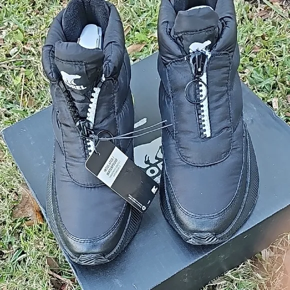 Sorel Black Insulated Waterproof Boots