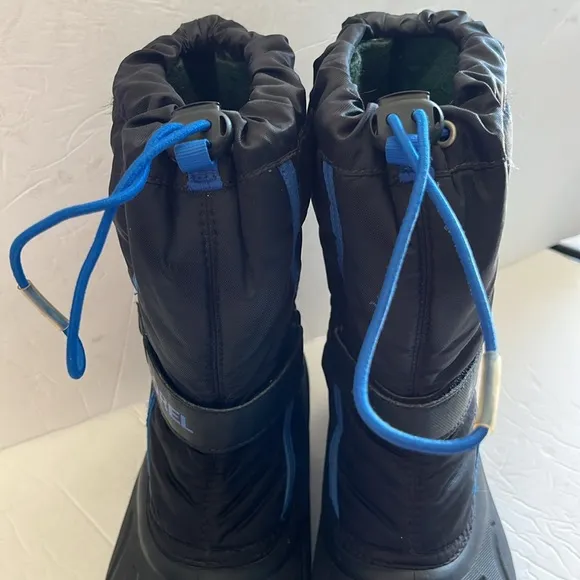 Sorel  Blue/ black Insulated Snow Boot  Youth Size 5