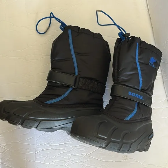 Sorel  Blue/ black Insulated Snow Boot  Youth Size 5