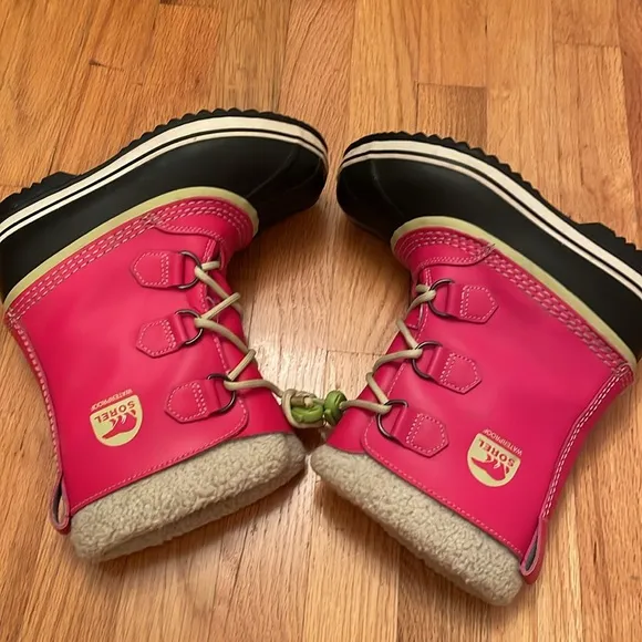SOREL Caribou Waterproof Insulated Winter Boots. Kid’s Size 3. Pink/Black. EUC