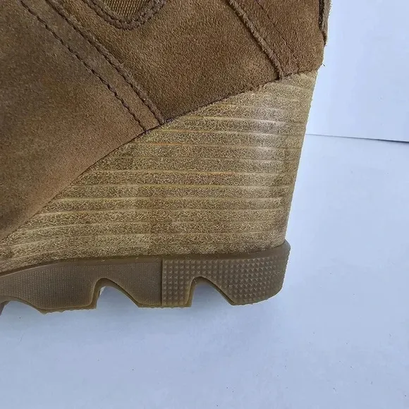Sorel Chelsea Women's Tan Wedge Suede Bootie with Stacked Heel Size 7 1/2