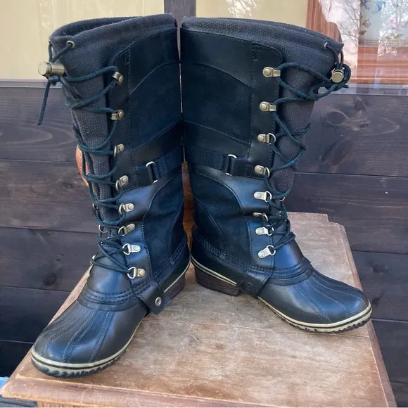 Sorel Conquest Carly Boot Black tall 8 hole built-in liner size 7.5 Moto (flaw)