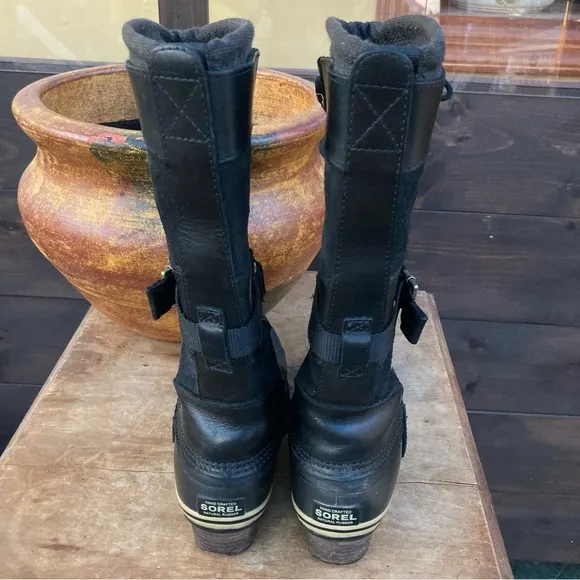 Sorel Conquest Carly Boot Black tall 8 hole built-in liner size 7.5 Moto (flaw)