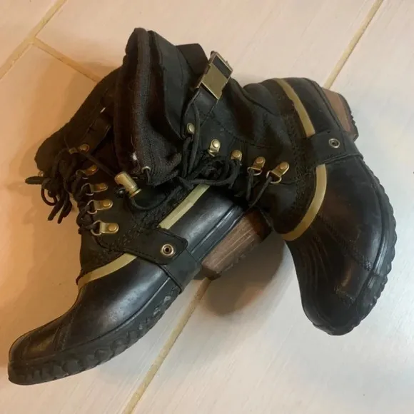 Sorel Conquest Carly Short Leather Winter Boots 7