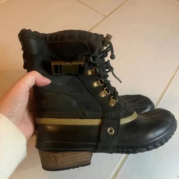 Sorel Conquest Carly Short Leather Winter Boots 7