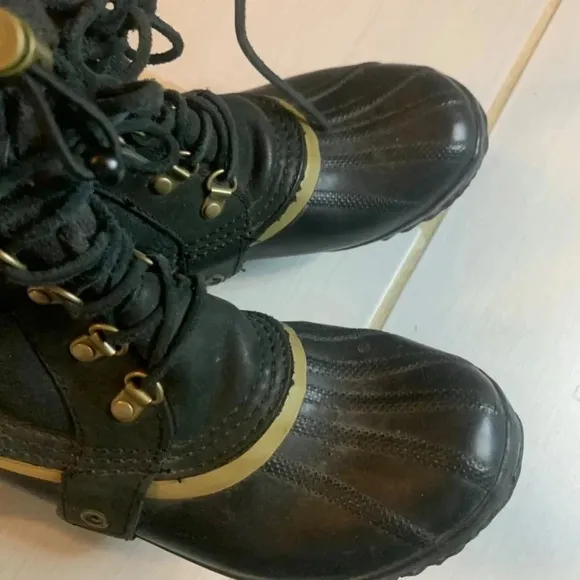 Sorel Conquest Carly Short Leather Winter Boots 7
