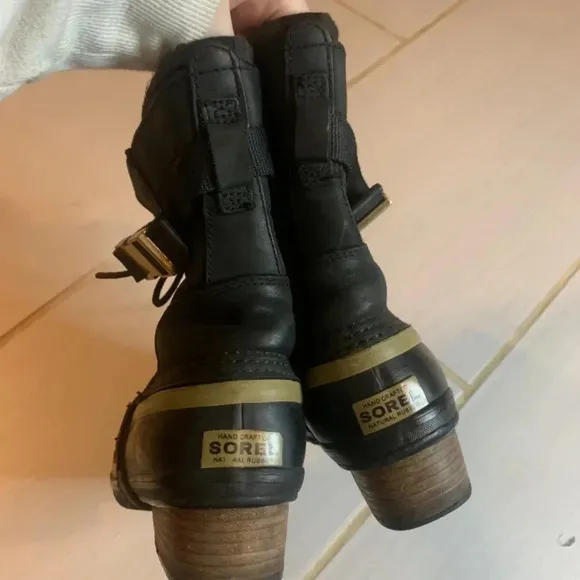 Sorel Conquest Carly Short Leather Winter Boots 7