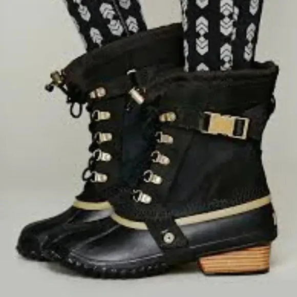 Sorel Conquest Carly Short Leather Winter Boots 7