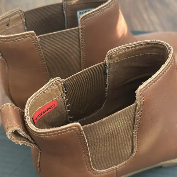 Sorel Emelie Chelsea boots