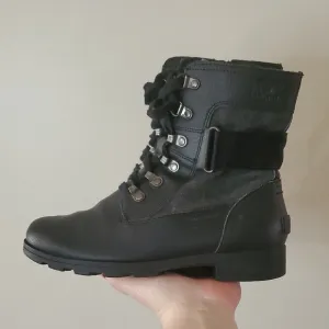 Sorel Emelie Conquest Girls Black Leather Waterproof Boots Size 5 Snow Winter