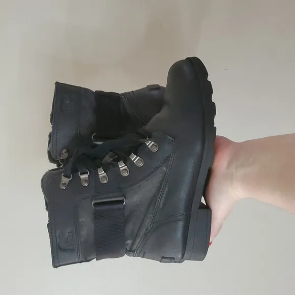 Sorel Emelie Conquest Girls Black Leather Waterproof Boots Size 5 Snow Winter