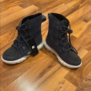 Sorel explorer navy blue warm boots girls size 13 NWT