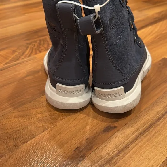 Sorel explorer navy blue warm boots girls size 13 NWT