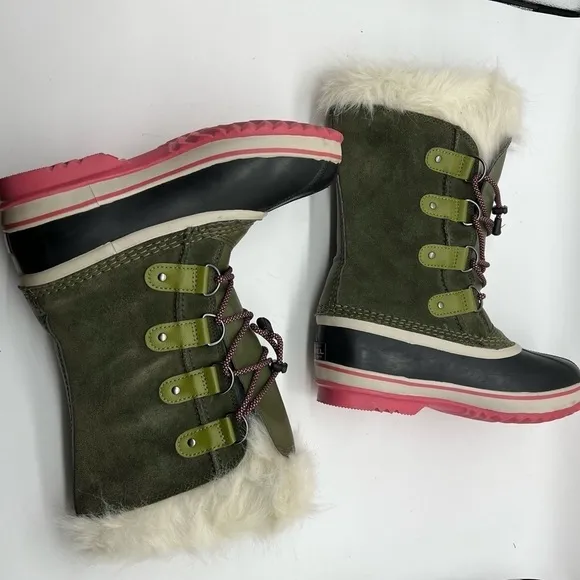 Sorel Joan of Arc Waterproof Winter Snow Boots with Lining and Fur Detail