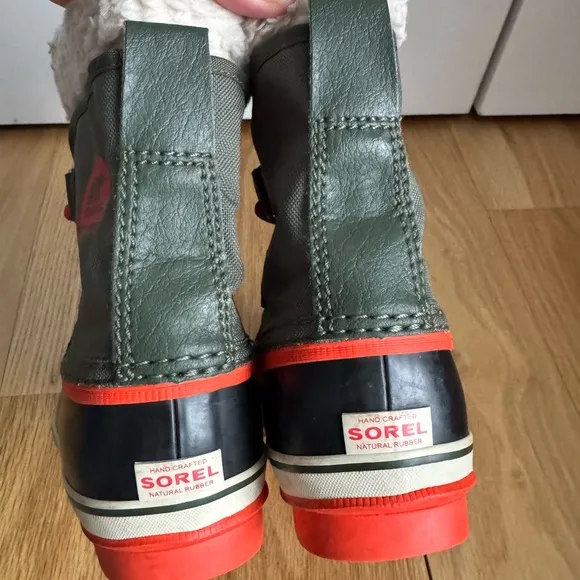 Sorel Kids Waterproof‎ Winter Boots - Black and Red Barely Used in VGC