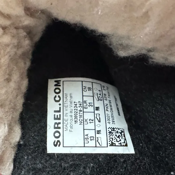 Sorel Kids Waterproof‎ Winter Boots - Black and Red Barely Used in VGC